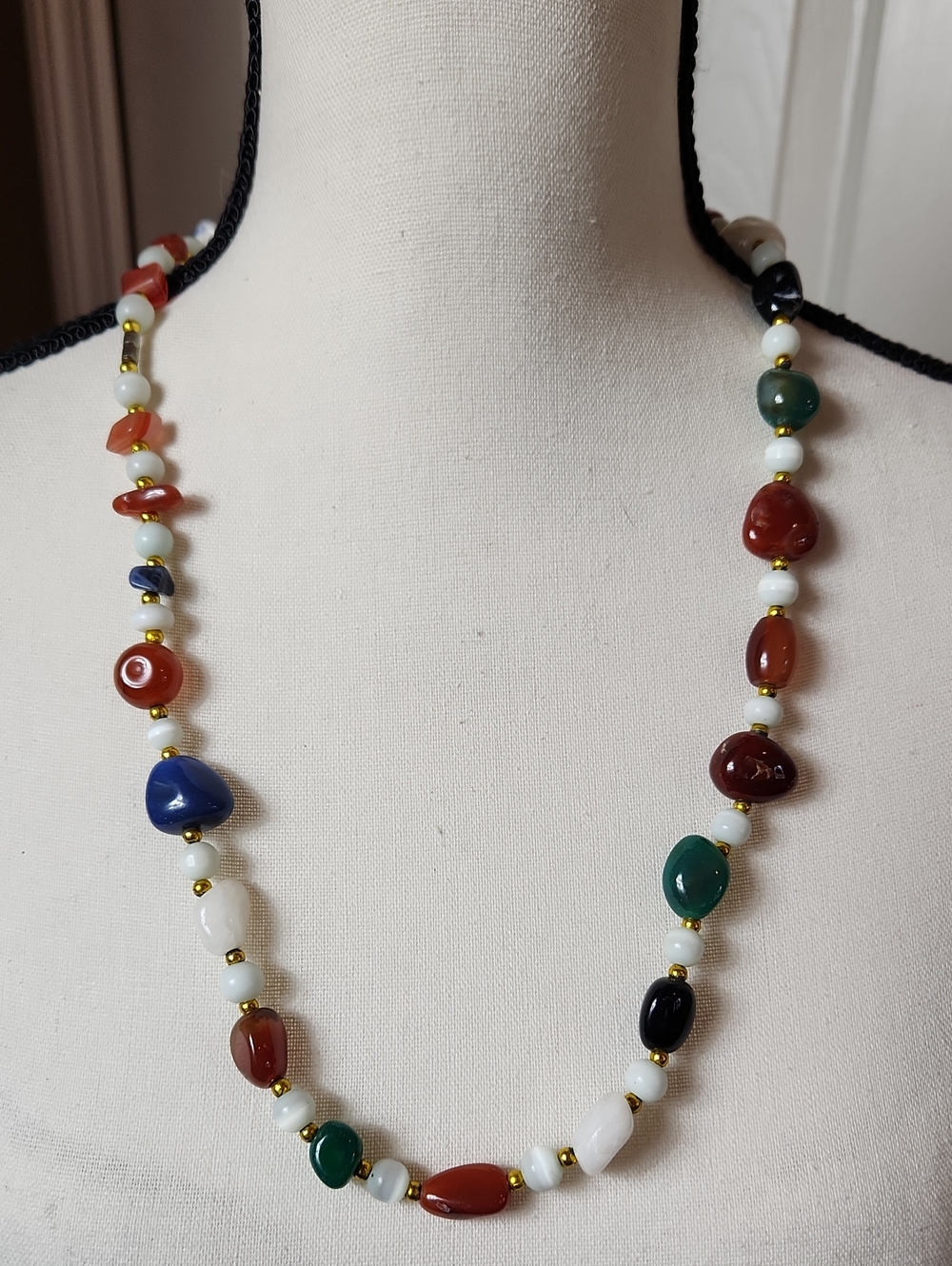 Source Unknown Multi-Color Beaded Women’s Necklace with Gold Accents